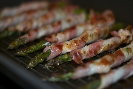 asparagus,rigatino,bacon,rolls,italian,food