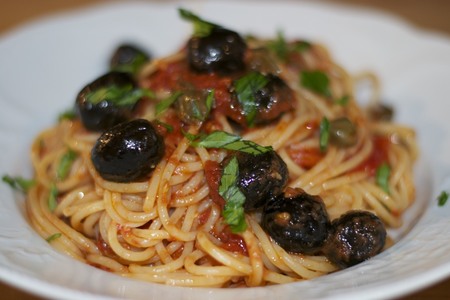 puttanesca,spaghetti,black,olives,capers,italian,food,recipe
